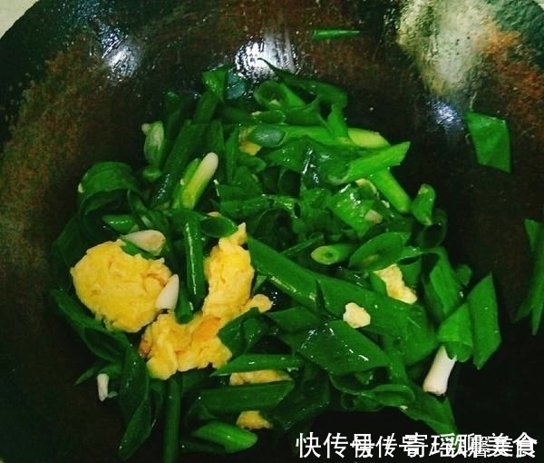 美白|它既是“药”又是食材,被称天然“抗生素”,清热解毒美白黑发