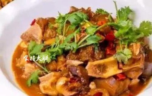 家人最爱吃的还是家常菜，色香味俱全，好吃不油腻，拌饭吃真香