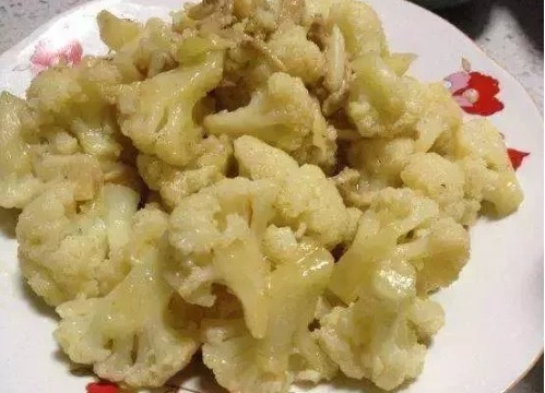 炒花菜时,万万别直接下油锅!多加“1步”,花菜又香又脆