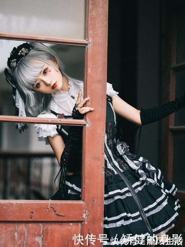 切+双马尾|放弃你的黑长直吧,现在流行“公主切+双马尾”,甜美感十足