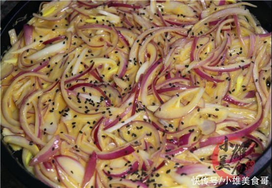 洋葱加入3个鸡蛋，教你营养新吃法，简单快捷，天天吃也不腻?