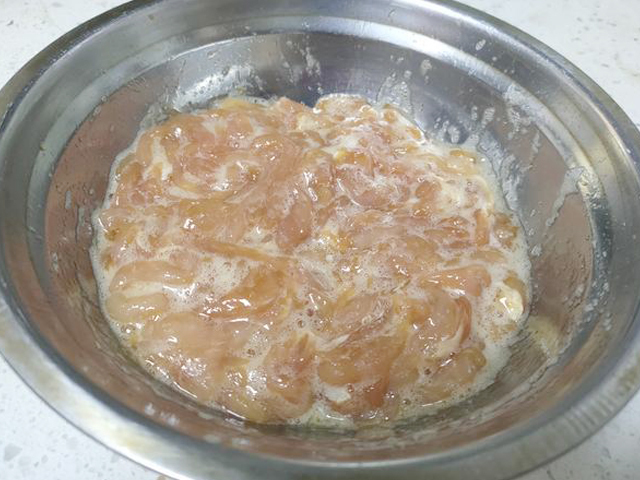 1分钟学会经典家常菜,香辣美味,肉丝滑嫩,一大盘不够吃