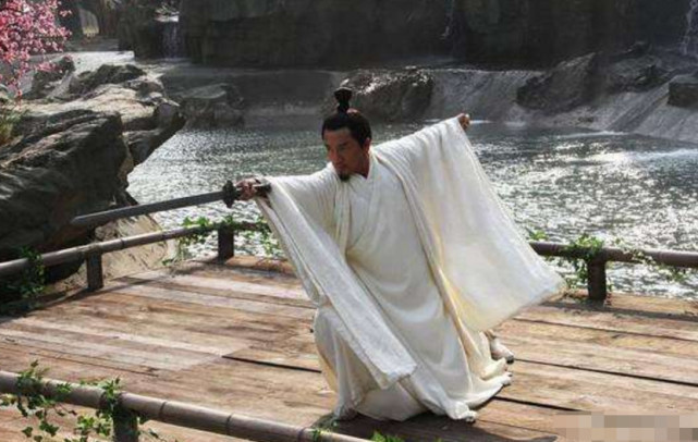 无崖子#扫地僧唯一忌惮的高手,三个徒弟都是天下无敌,徒孙当上武林盟主