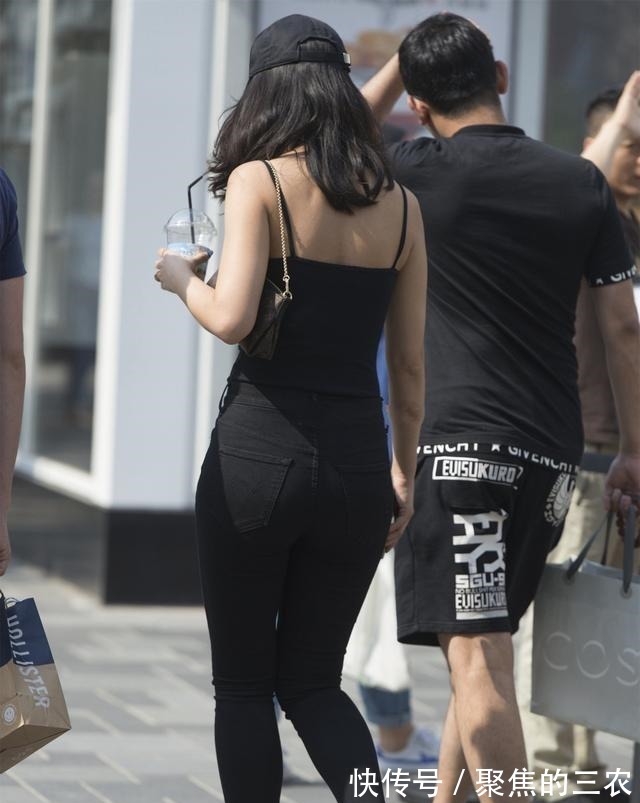 穿搭 自然随性的瑜伽裤穿搭更显大气时尚感,不同的款式风格,端庄大气!