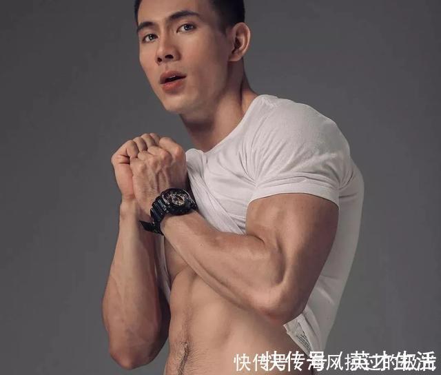 越南|越南小伙练出6块腹肌，还成了健身男模，果然肌肉才是最好的外衣