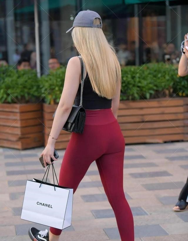 高跟鞋 潮流个性的瑜伽裤穿搭彰显一丝活力,气质十分出众,低调大气!