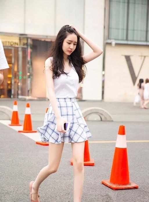 成熟|街拍:前卫时尚的小姐姐,尽显成熟女人的韵味