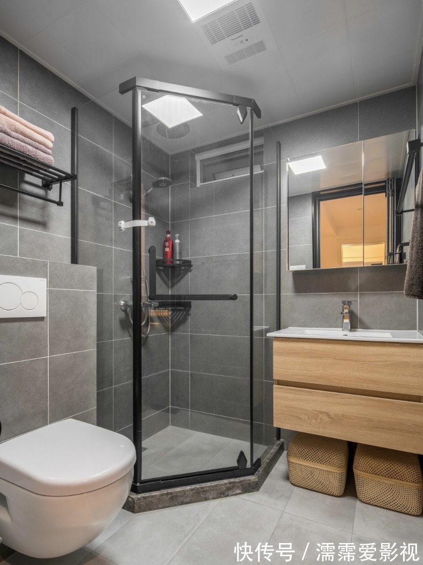 小户型|马桶上方这样装,瞬间多出一个小仓库,简直就是小户型的大福音!