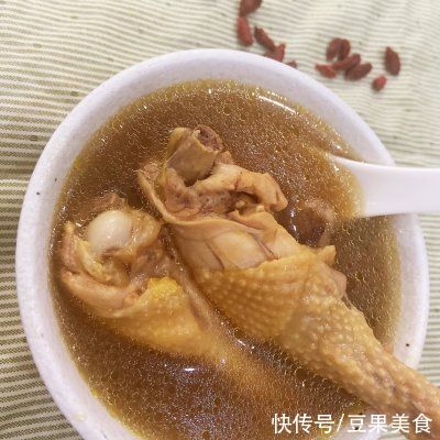  适合全家的好喝的鸡汤，老人小孩都爱吃