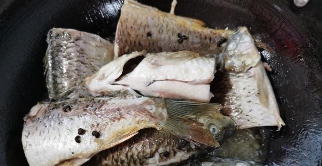 秋天,有钱没钱,多吃这鱼,5元一斤,炖汤喝营养高又鲜美!