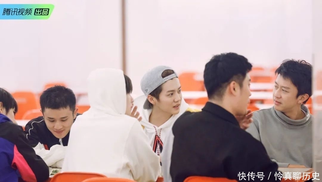 哈哈哈哈哈 2021年,我选择付费观看综艺上的明星友情