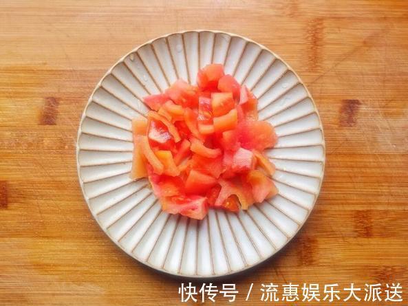 能喝上瘾的鱼肉汤做法,鲜香滑嫩,汤色红润更诱人