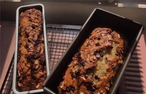 面粉|懒人蛋糕,买上香蕉面粉就能做,不打发不用黄油,一次就能成功