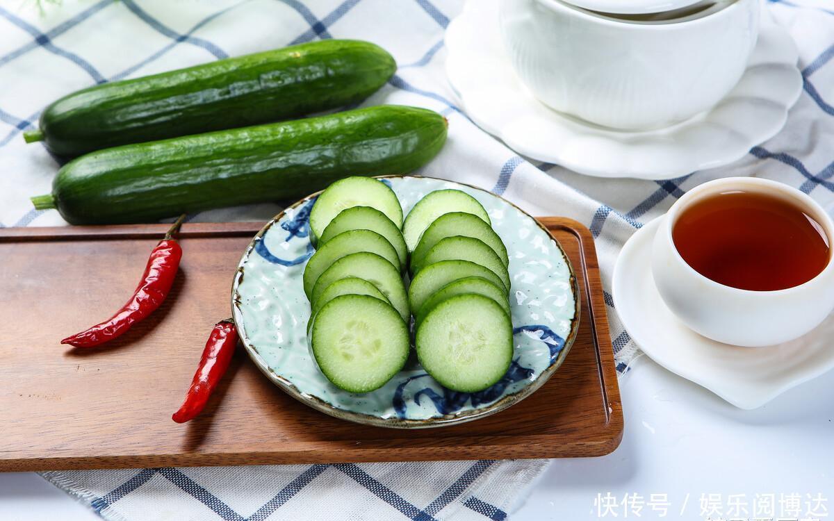 搅拌均匀|凉拌黄瓜,直接用刀切就错了,多加1个小步骤,黄瓜多汁又好吃