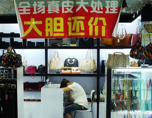 上门|商铺租不出去，“怪”在电商头上？3点不解决，生意难“找上门”