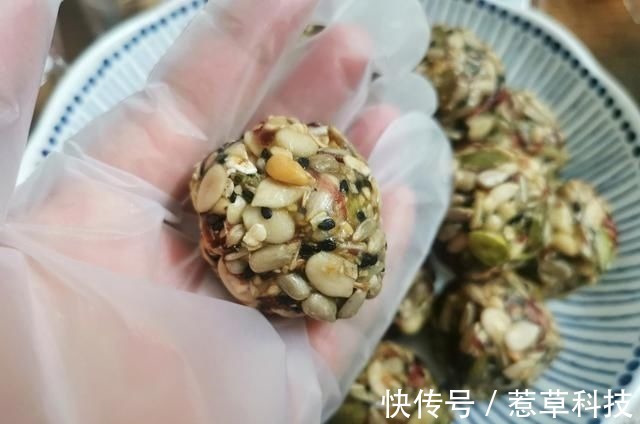 中秋月饼不用买了，教你在家做，配方简单做法详细，比买的好吃