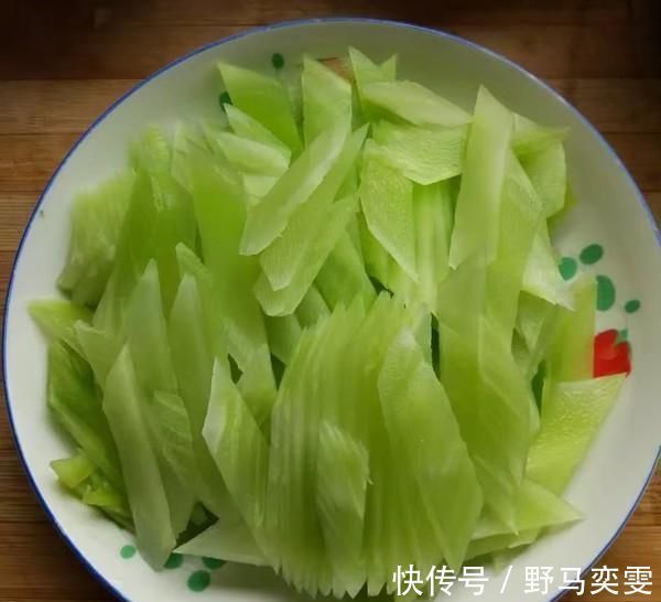 蒜香莴笋|便秘最怕这个菜,3元一斤,2块钱能炒一大盘,常吃宽肠通便