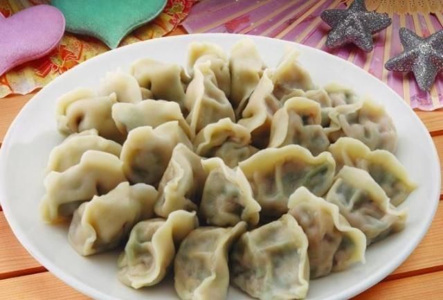 韭菜|盼了一年才吃到这种饺子馅,比韭菜馅鲜香,端上桌全家都吃得香!