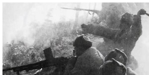 志愿军|老兵一人歼敌165人，走进博物馆后，他激动地哭道：这是我的枪