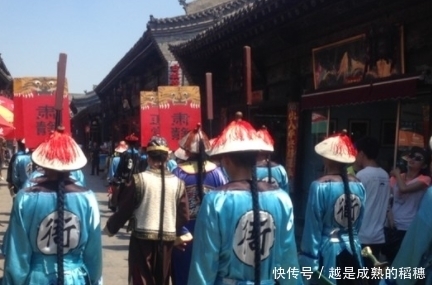 争相|古代犯人被流放,负责押送的衙役岂不是很辛苦,为何还争相前往