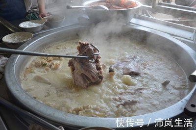 羊汤|炖羊肉汤,只需加入“白橙黄”,汤汁浓白味鲜美,羊肉软烂无膻味