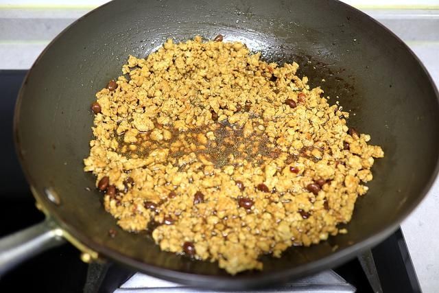 酱香浓郁的猪肉粉条包子,这么做倍儿香,玩儿似的吃3个没过瘾