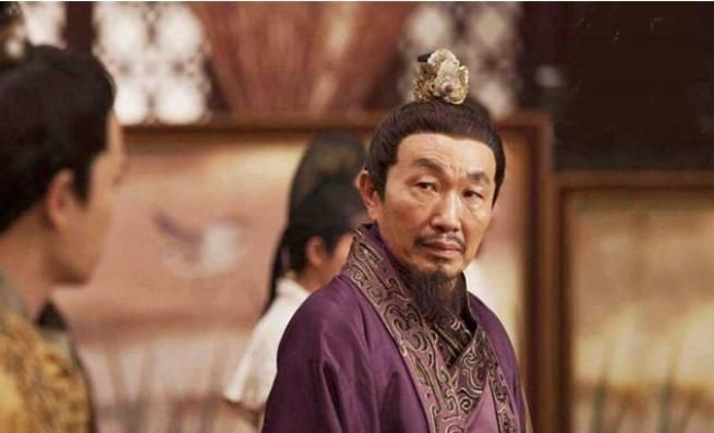 书生出上联“白水泉三口为品”,牧羊女妙对下联,书生自愧不如