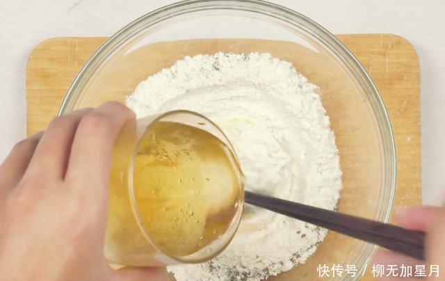 营养|香酥洋葱圈这样做太简单,搭配番茄酱,营养又美味,孩子特爱吃