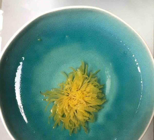 晶莹剔透|中国人“吃腻了”的食物,却成了外国人的奢侈品,还取名雨滴蛋糕