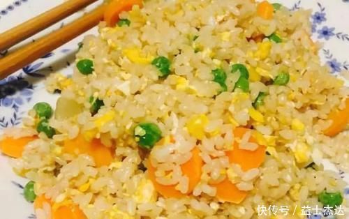 蛋炒饭:先炒蛋还是先炒饭?酒店大厨这样做,香味十足!
