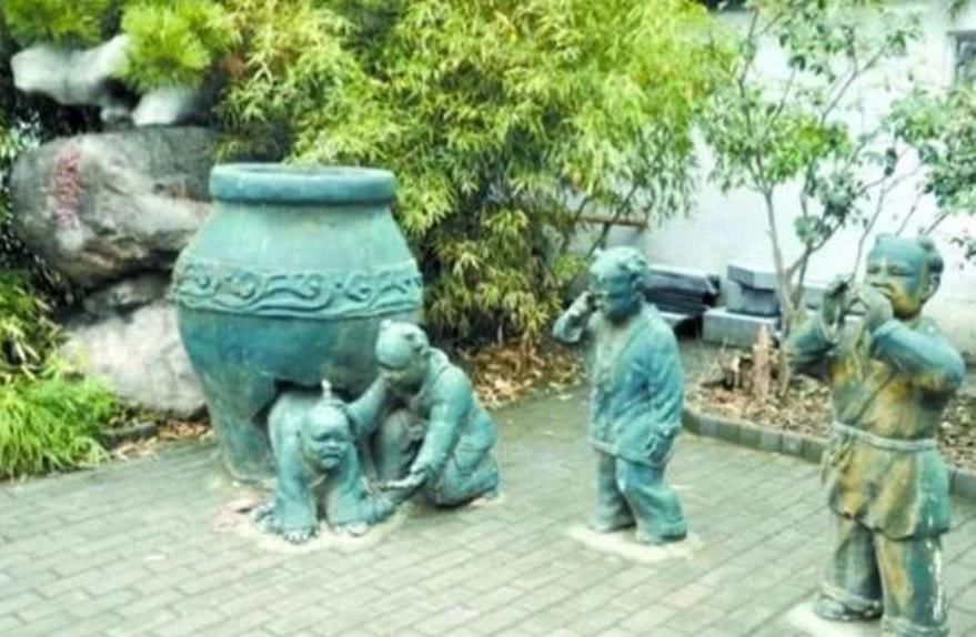 孩子|司马光砸缸,老师可不会告诉你被救的那个孩子是谁?说出来你可能不信!