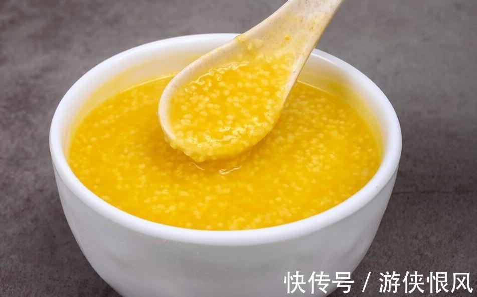 熬小米粥，切忌直接下锅煮，分享2个窍门，米粥香浓好喝，米油多