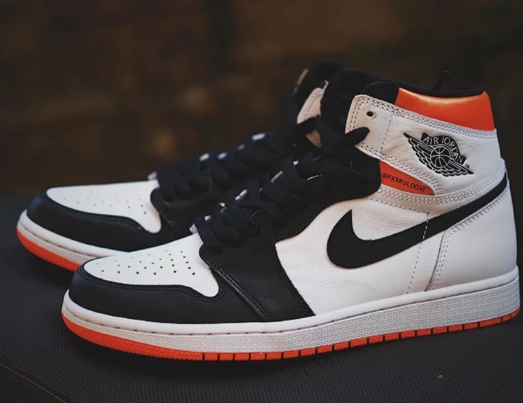 球鞋信息BAPE x NB 2002R实物曝光；近赏AJ 4“白奥利奥”