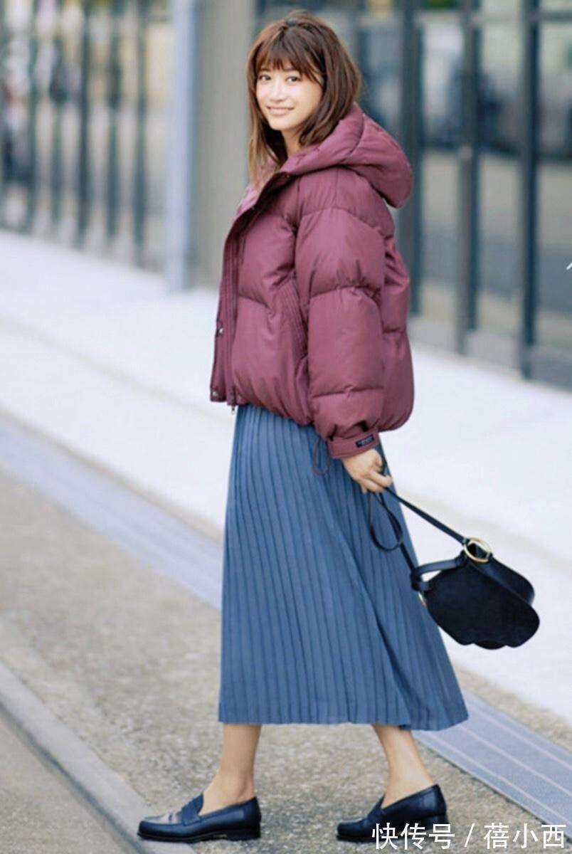美眉 日系风的时尚羽绒服搭配,连潮人熟女都喜欢这么穿,简单又好用