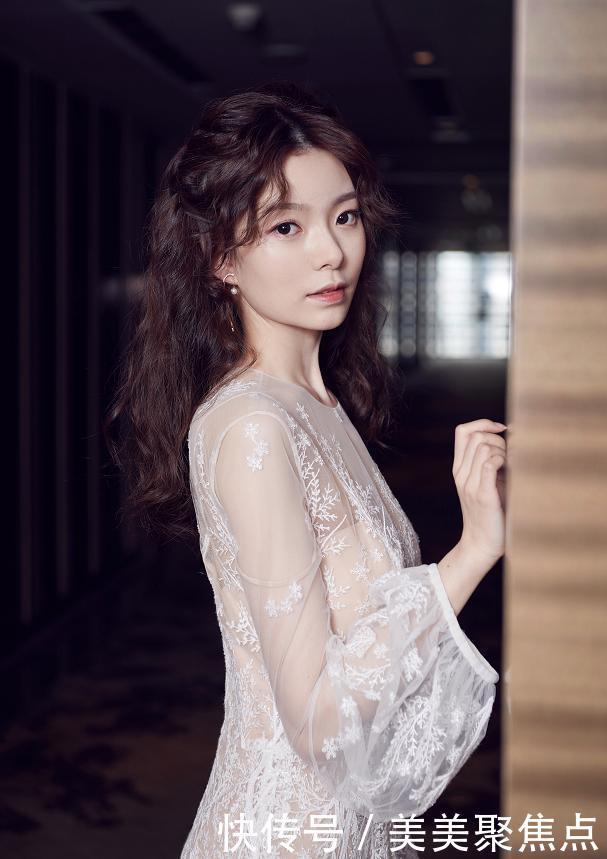 陈卓璇穿裙装好甜美,刺绣长裙温柔高贵,短裙活泼可爱真时尚