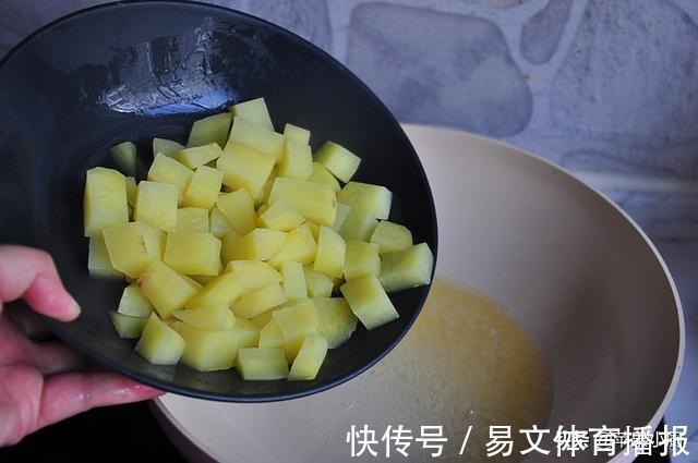 口感|加点饮料,让土豆吃起来有肉的口感,口感咸甜好滋味,与米饭很配