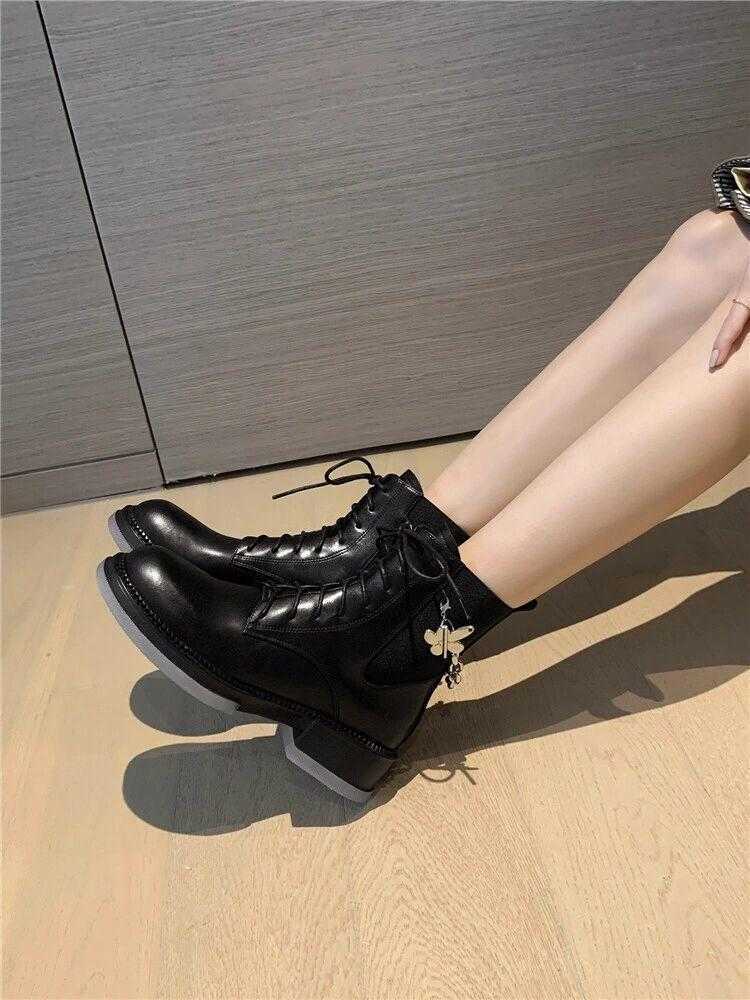 铆钉 冬天马丁靴也不要乱穿,这“三款”笨重又难搭配,赶快舍弃吧