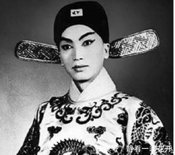 法国外交官和京剧演员结婚生子, 二十年后, 警察说 你妻子是男的!