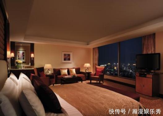 办理酒店入住时,记得说这3个“暗语”, 前台便知你是“内行人”