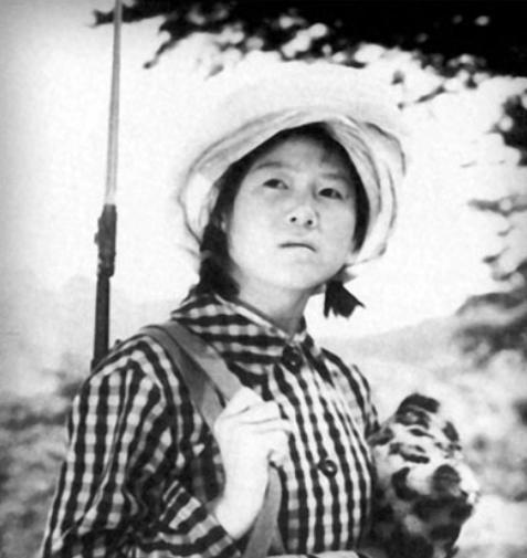 英雄!当代“女武松”,空手打死2.5米的金钱豹,被授“打豹英雄”称号