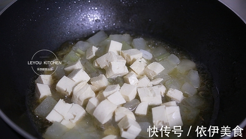 大肚腩|冬瓜和豆腐一起烩，成本不到5块钱，减肥时多吃，大肚腩越来越小