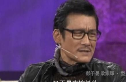 我是谁？我在哪儿？明星间的尴尬对话，原地抠出一套三室一厅