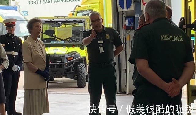 惊心|英国70岁长公主惊艳亮相！短袖款西装好时髦，皮包骨手臂看得惊心