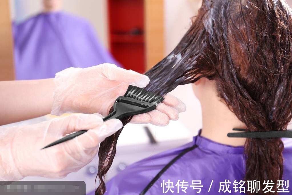 理发师 染发前要不要洗头?洗与不洗影响颜色还是头发?看完这三点就明白