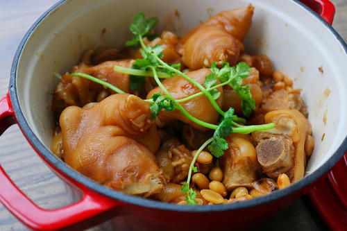 炖猪蹄牢记“3不放”的技巧，猪蹄软烂又好吃，我是才学会