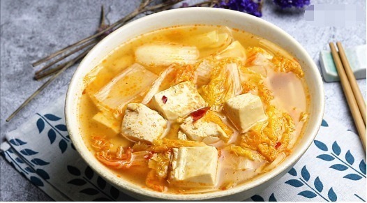 做白菜炖豆腐，很多人把放入豆腐白菜的顺序弄错了，难吃也不奇怪