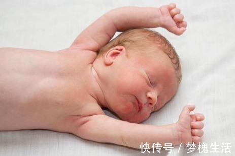 大脑|宝宝睡觉有4个动作，说明大脑发育好，全都占的偷乐吧