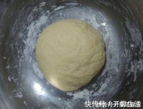 黄油|炸油条时，别加酵母和黄油了，早餐店老板：教你一招，金黄香酥脆