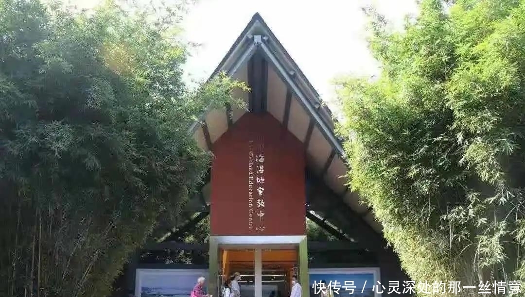 西昌邛海泸山“五·一”当天接待近6万人 劳模免费乘船游邛海