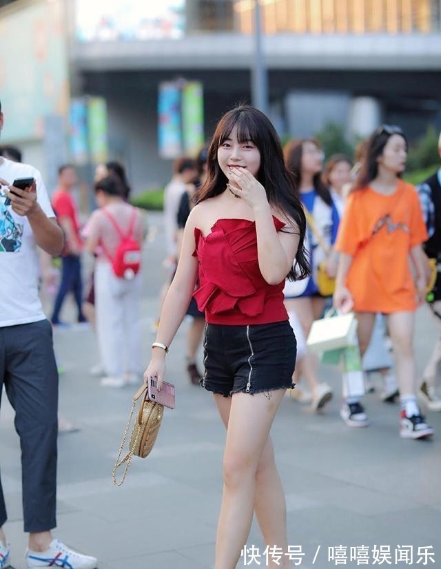 修长|身形修长的打底裤美女,让身形美感提升,清凉时尚